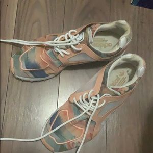 Am selling adidas multicoloured shoes